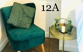 Flat 12A - Central, Modern, Bright Apartment With Free Wifi